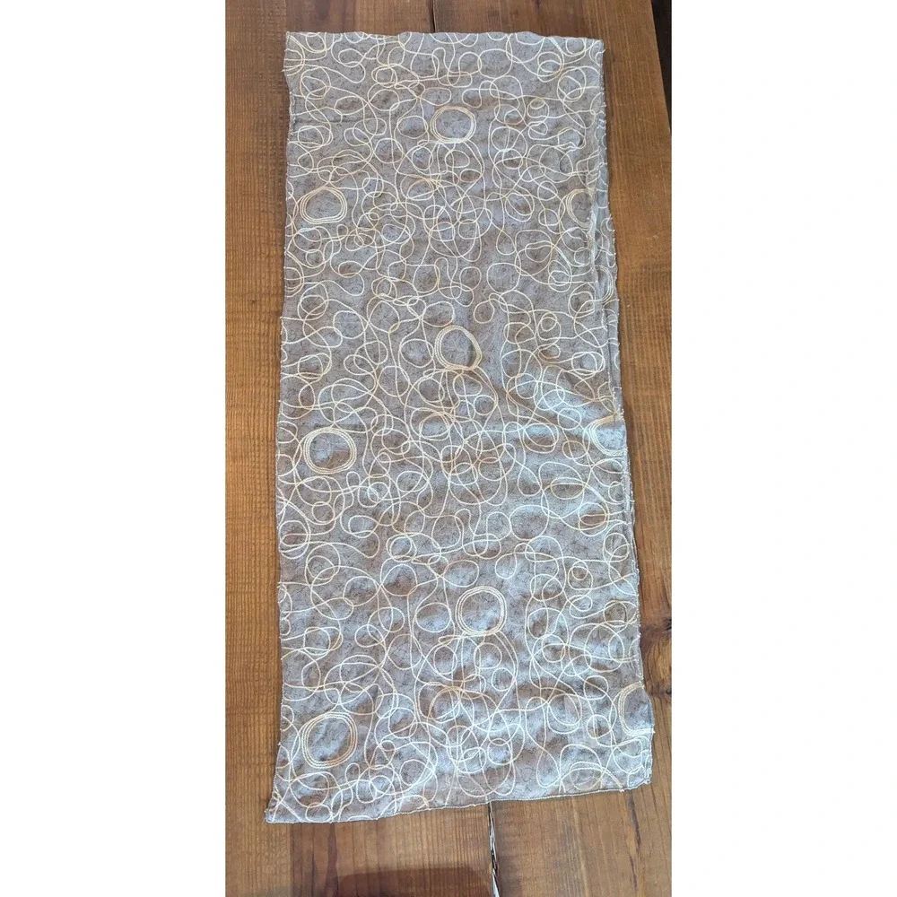 Noelle Enterprises Rectangle Scarf, NWT, Light Gray With White Swirl Pattern‎